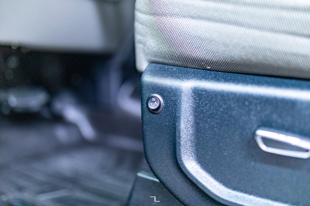 2018 Ford F-350 4x4 Crew Cab XLT FX4 Longbox PSeat BCam Red Deer AB