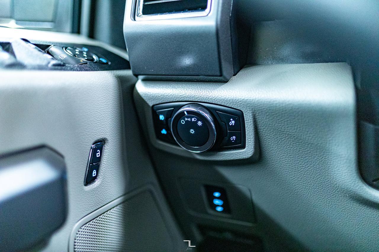 2018 Ford F-350 4x4 Crew Cab XLT FX4 Longbox PSeat BCam Red Deer AB