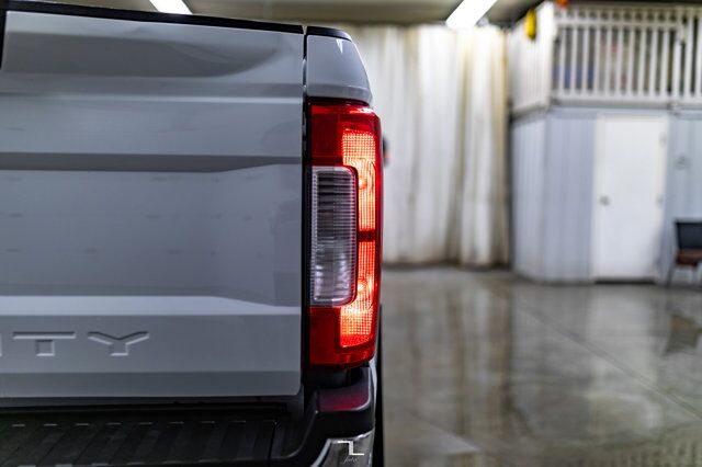 2018 Ford F-350 4x4 Crew Cab XLT Longbox Diesel BCam Red Deer AB