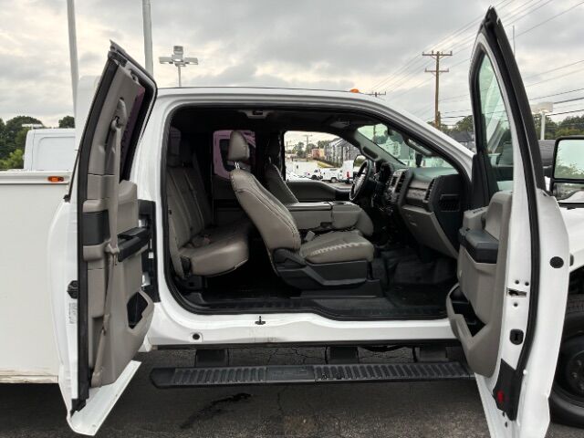 2018 Ford F-350 Chassis XL Extended Cab w/Rear Doors DRW Dallas NC