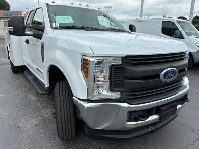 2018 Ford F-350 Chassis XL Extended Cab w/Rear Doors DRW