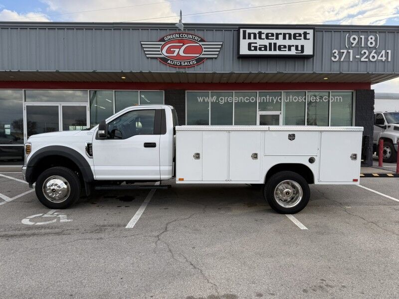2018 Ford F-450 V10 Utility w/ Lift Gate