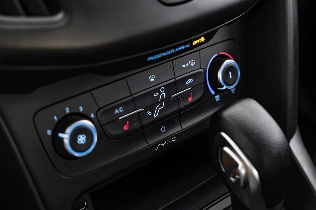 2018 Ford Focus SE AUTOMATIC HEATED SEATS REAR CAMERA BLUETOOTH CRUISE CONTROL A Carrollton TX