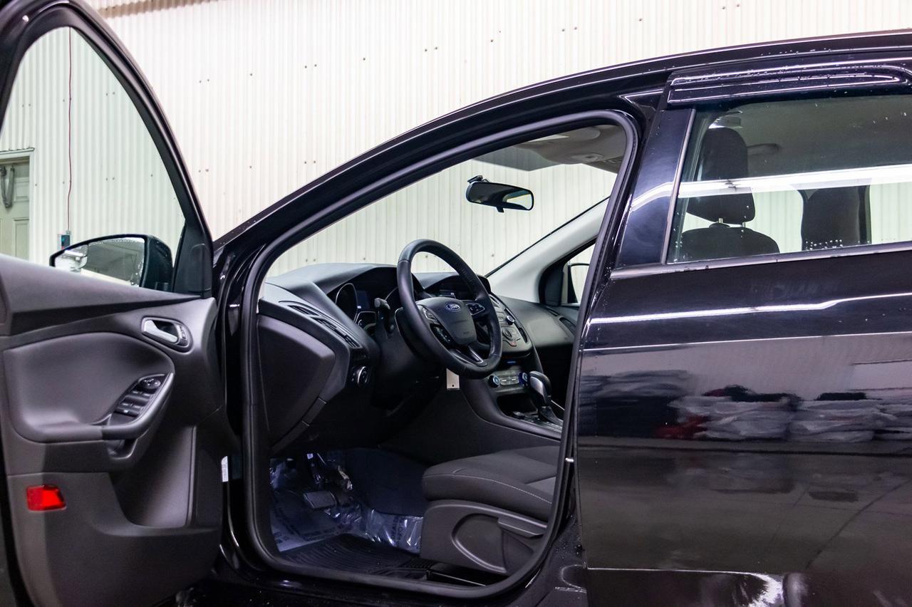 2018 Ford Focus SE Hatchback BCam Heated Seats Red Deer AB