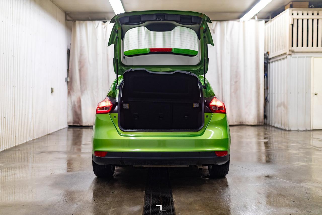 2018 Ford Focus SE Hatchback BCam Red Deer AB