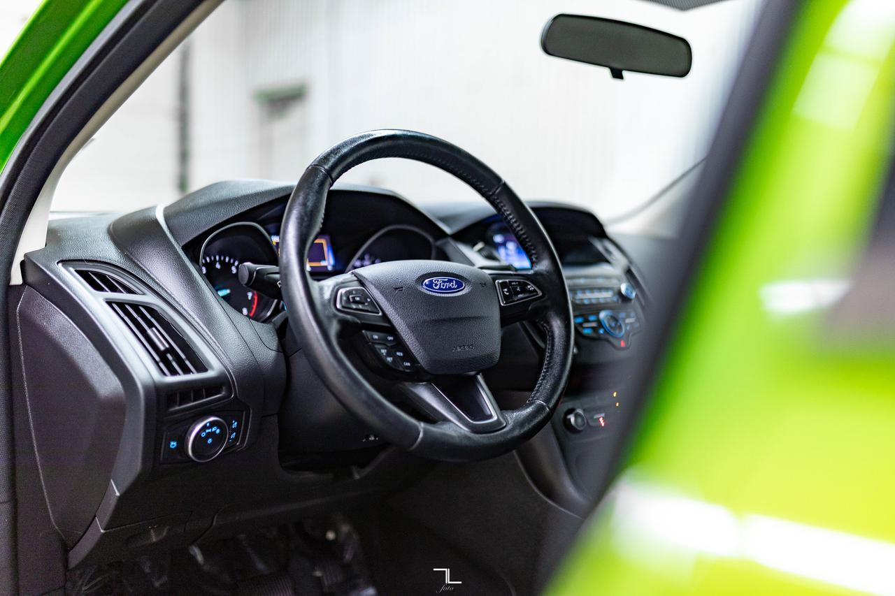 2018 Ford Focus SE Hatchback BCam Red Deer AB