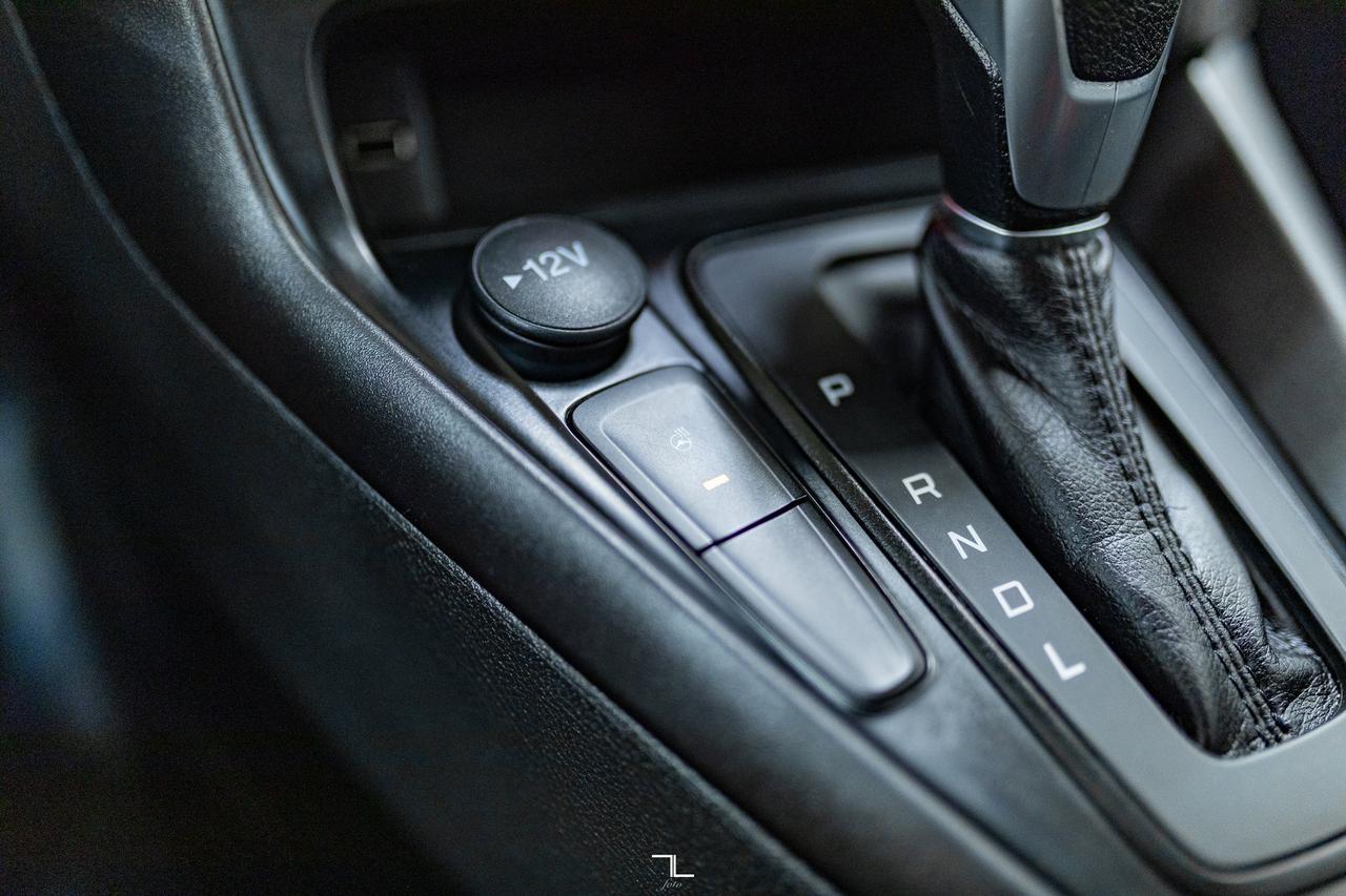 2018 Ford Focus SE Hatchback BCam Red Deer AB