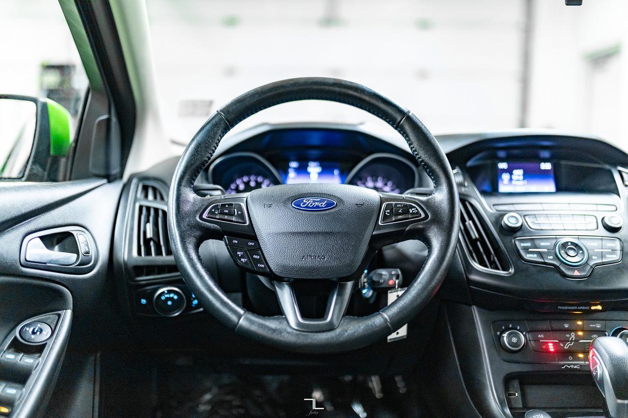 2018 Ford Focus SE Hatchback BCam Red Deer AB