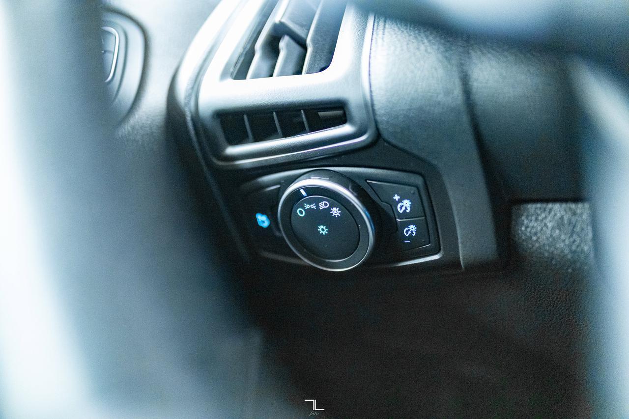 2018 Ford Focus SE Hatchback BCam Red Deer AB