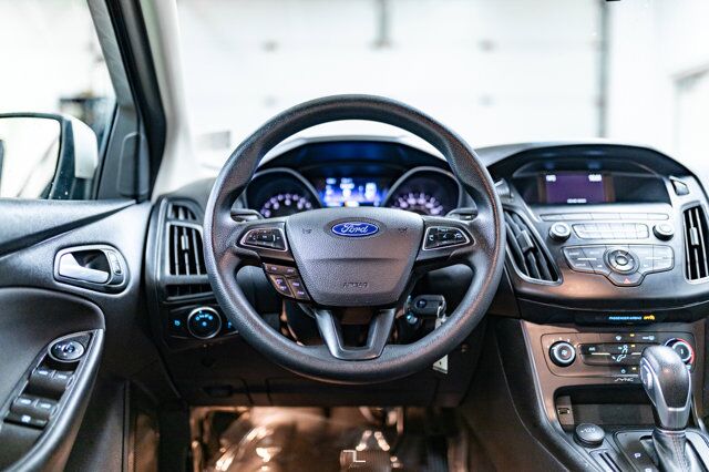 2018 Ford Focus SE Hatchback BCam Red Deer AB