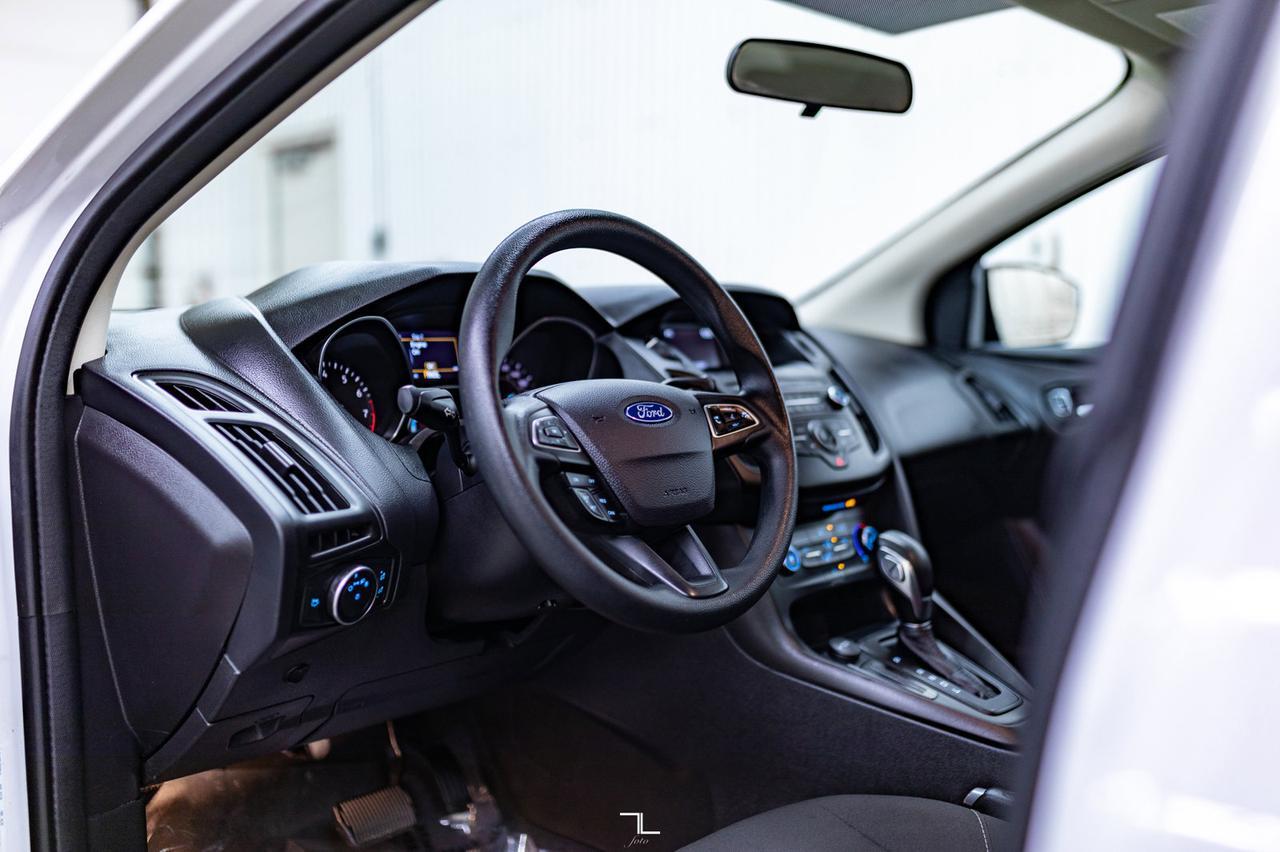 2018 Ford Focus SE Hatchback BCam Red Deer AB