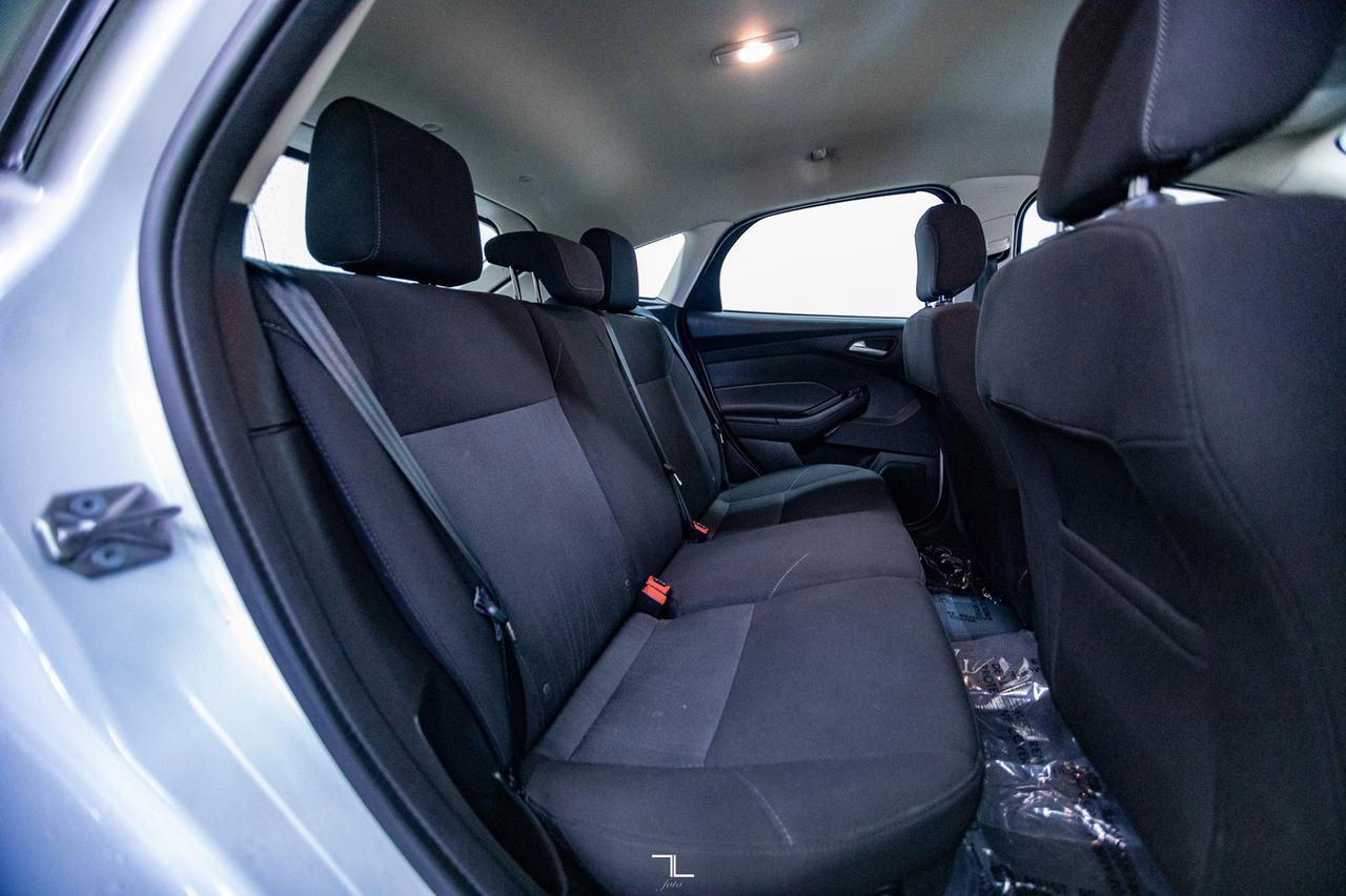 2018 Ford Focus SE Hatchback BCam Red Deer AB