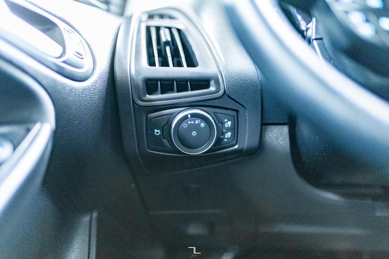 2018 Ford Focus SE Hatchback BCam Red Deer AB