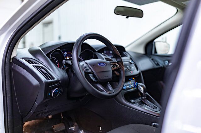 2018 Ford Focus SE Hatchback BCam Red Deer AB