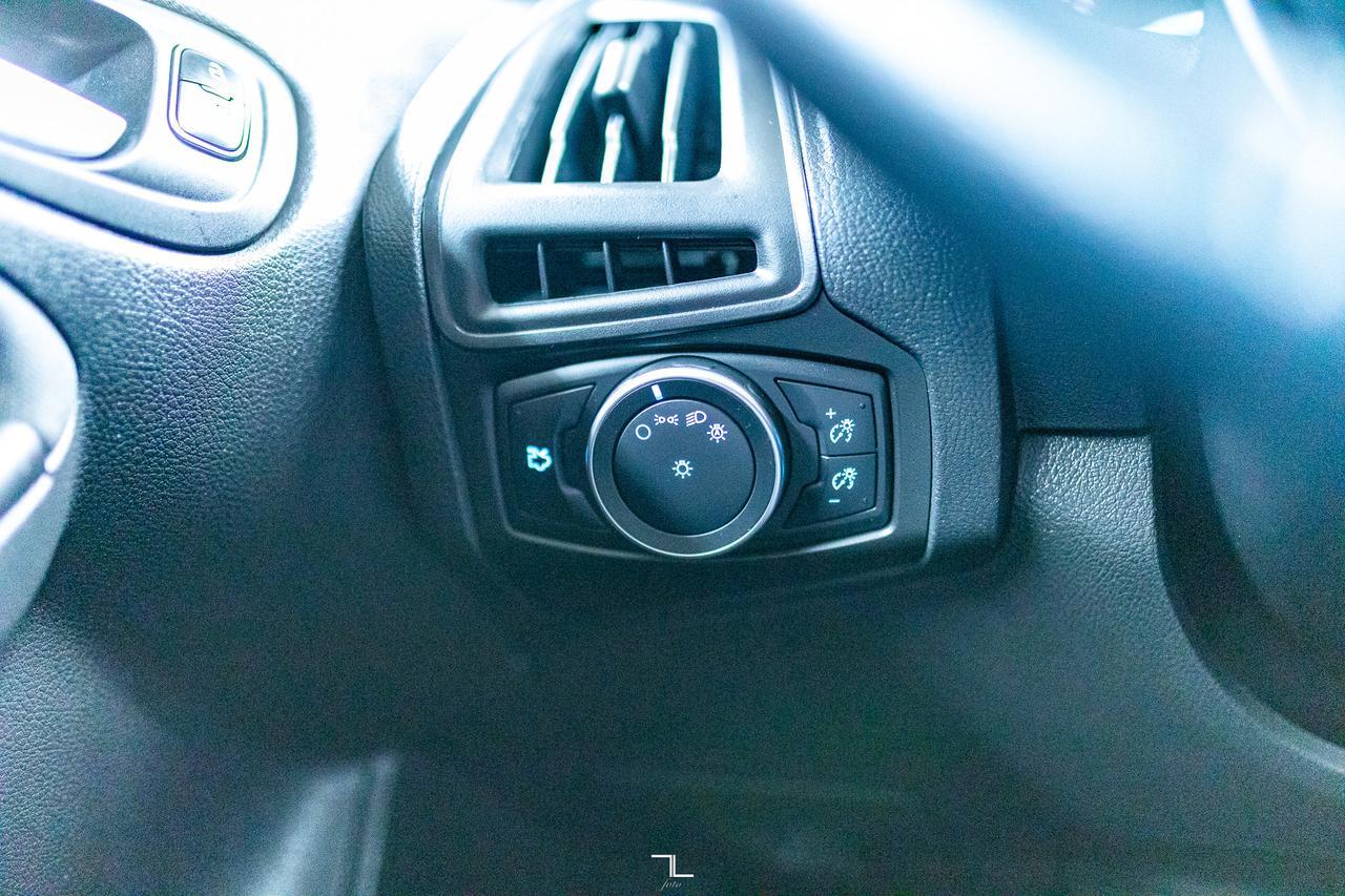 2018 Ford Focus SE Sedan BCam Red Deer AB