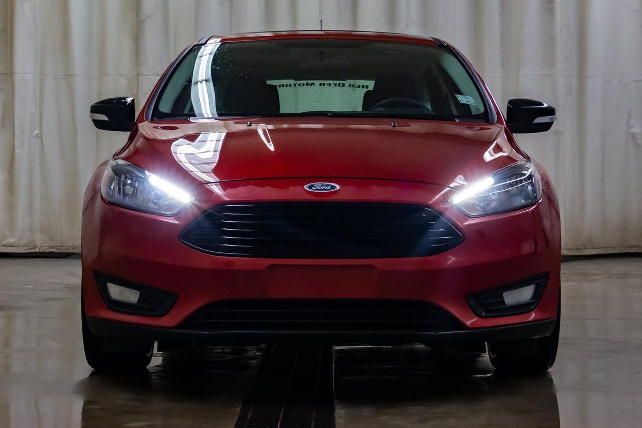 2018 Ford Focus SEL Htachback Nav Roof BCam Red Deer AB