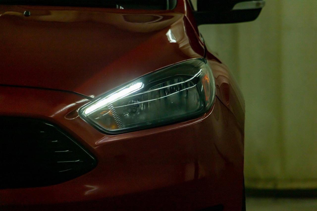 2018 Ford Focus SEL Htachback Nav Roof BCam Red Deer AB