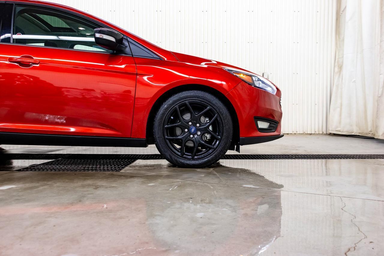 2018 Ford Focus SEL Htachback Nav Roof BCam Red Deer AB