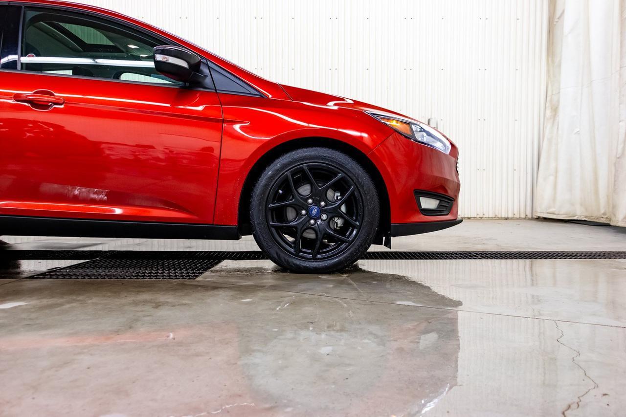 2018 Ford Focus SEL Htachback Nav Roof BCam Red Deer AB