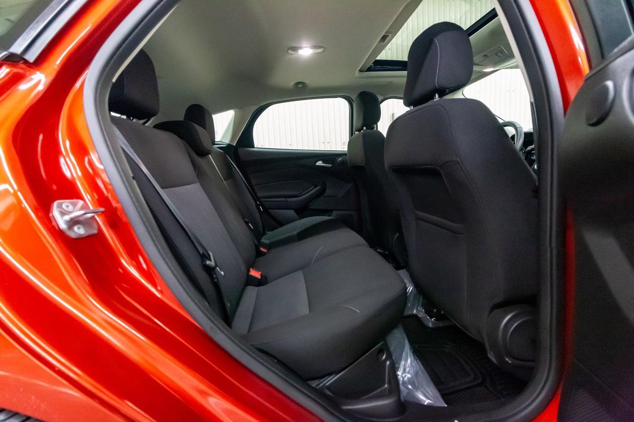 2018 Ford Focus SEL Htachback Nav Roof BCam Red Deer AB