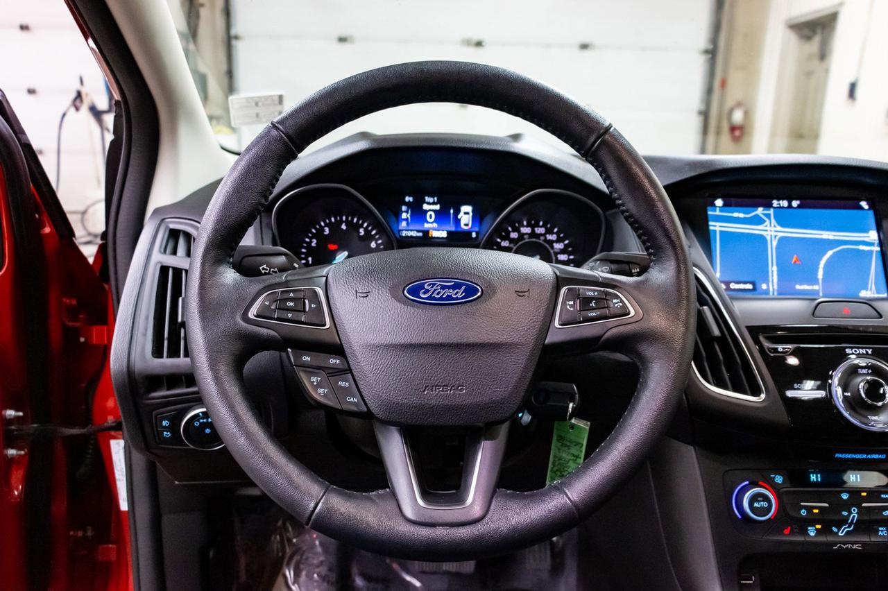 2018 Ford Focus SEL Htachback Nav Roof BCam Red Deer AB