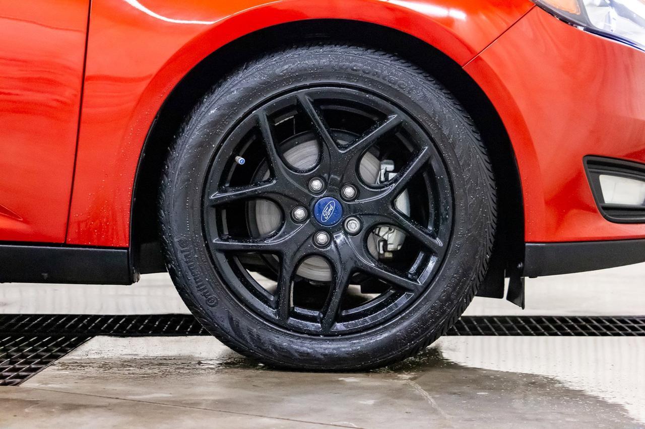 2018 Ford Focus SEL Htachback Nav Roof BCam Red Deer AB