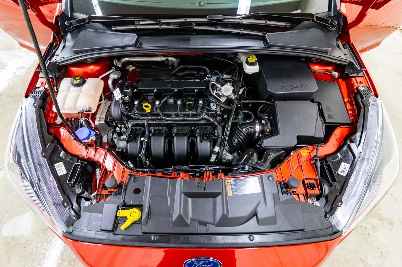 2018 Ford Focus SEL Htachback Nav Roof BCam Red Deer AB