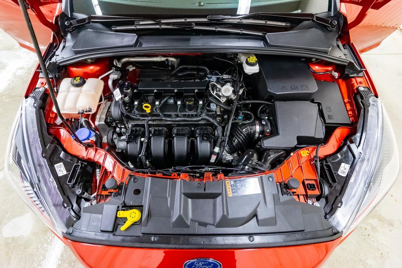 2018 Ford Focus SEL Htachback Nav Roof BCam Red Deer AB