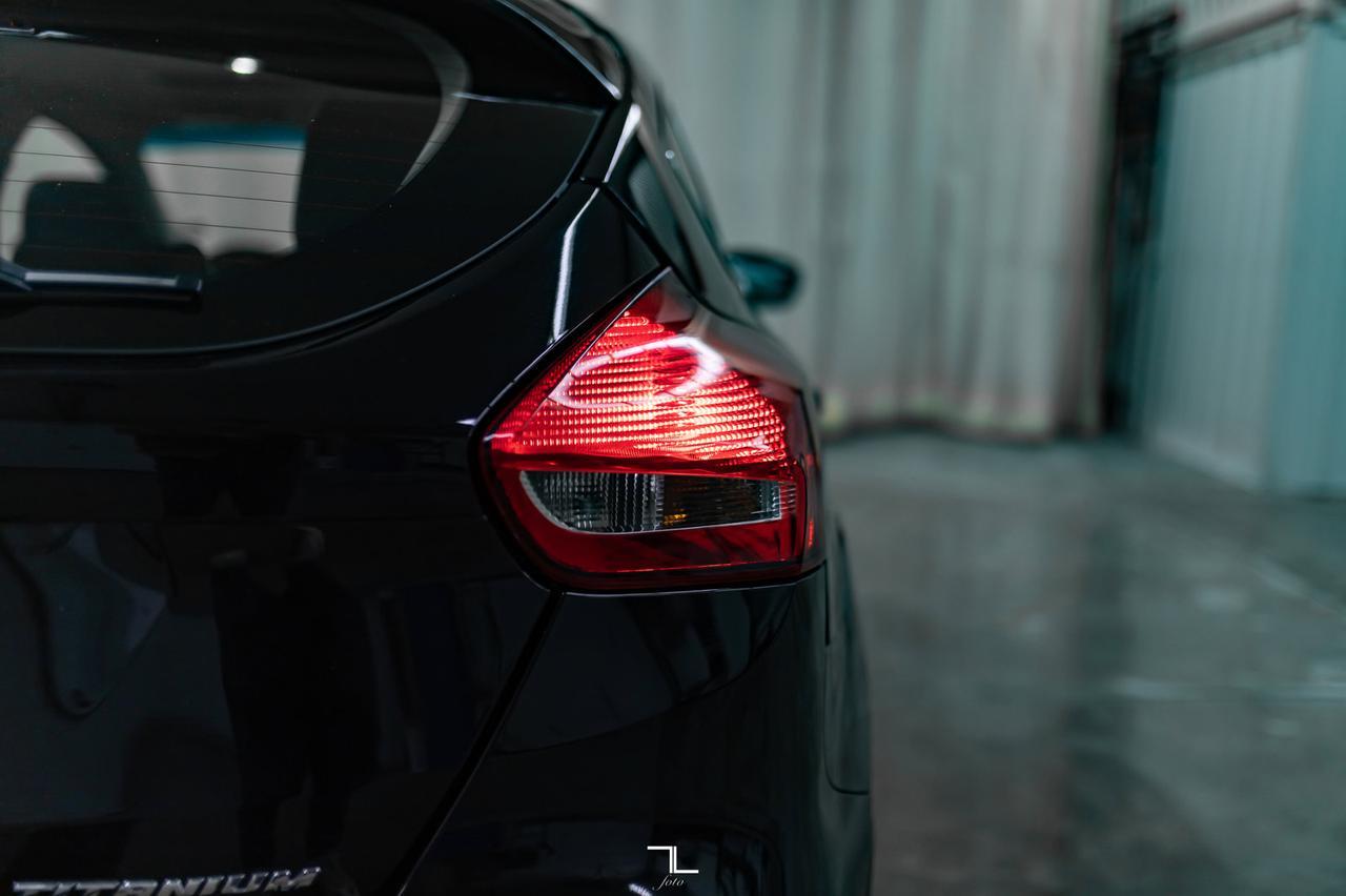 2018 Ford Focus Titanium Hatchback Leather Roof BCam Red Deer AB