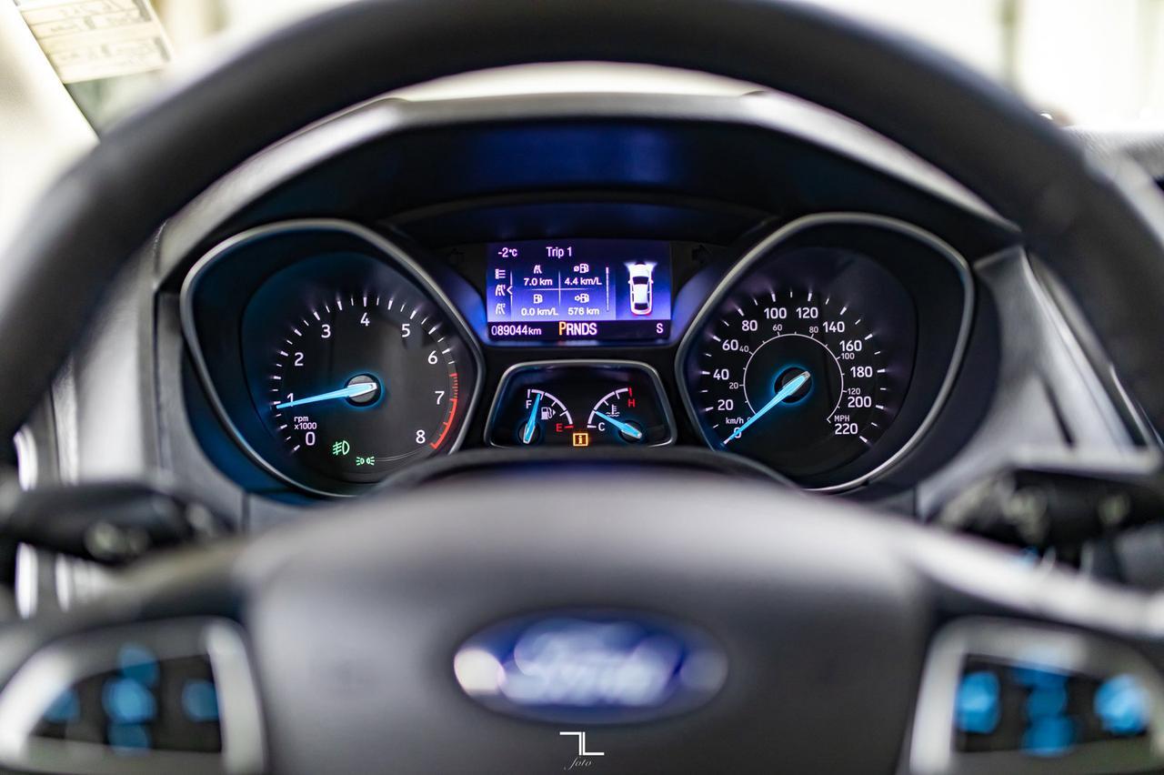 2018 Ford Focus Titanium Hatchback Leather Roof BCam Red Deer AB