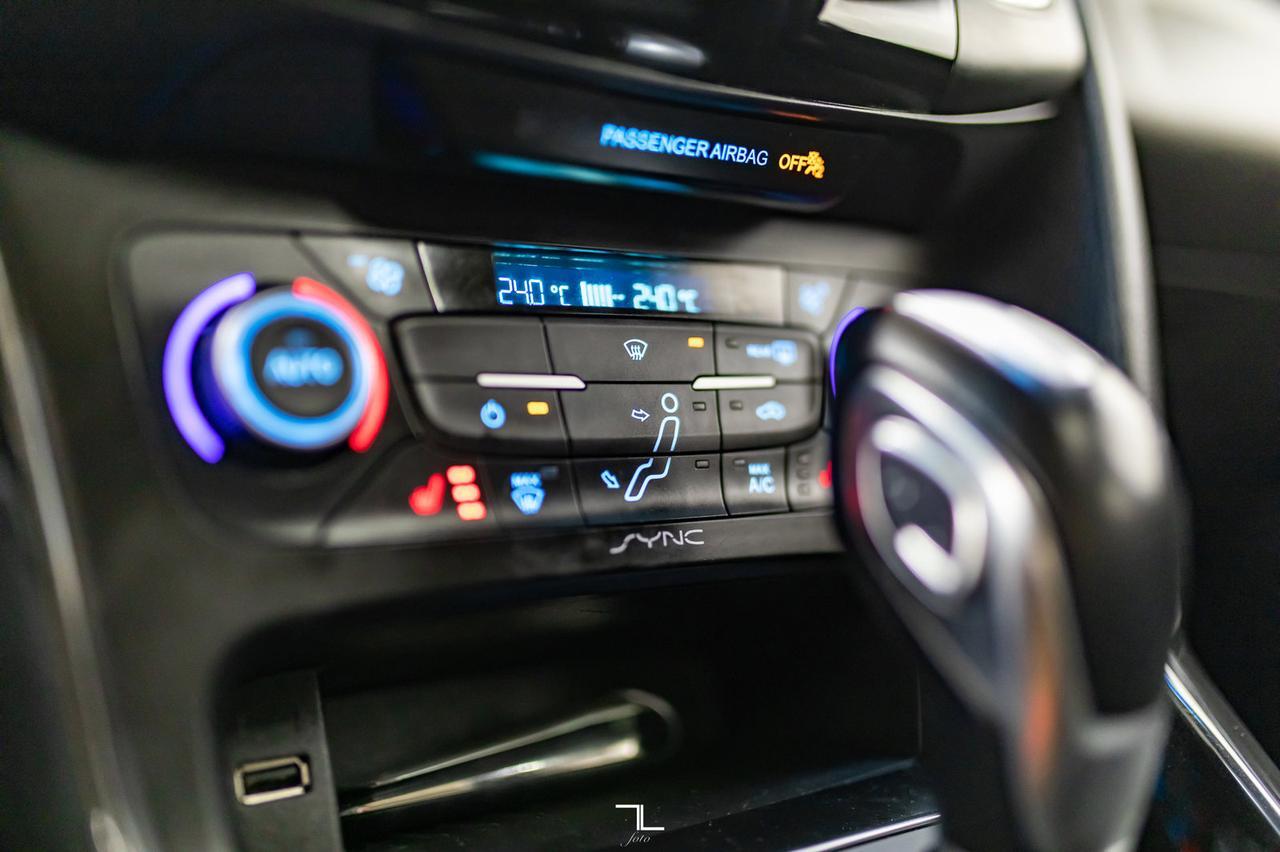 2018 Ford Focus Titanium Hatchback Leather Roof BCam Red Deer AB