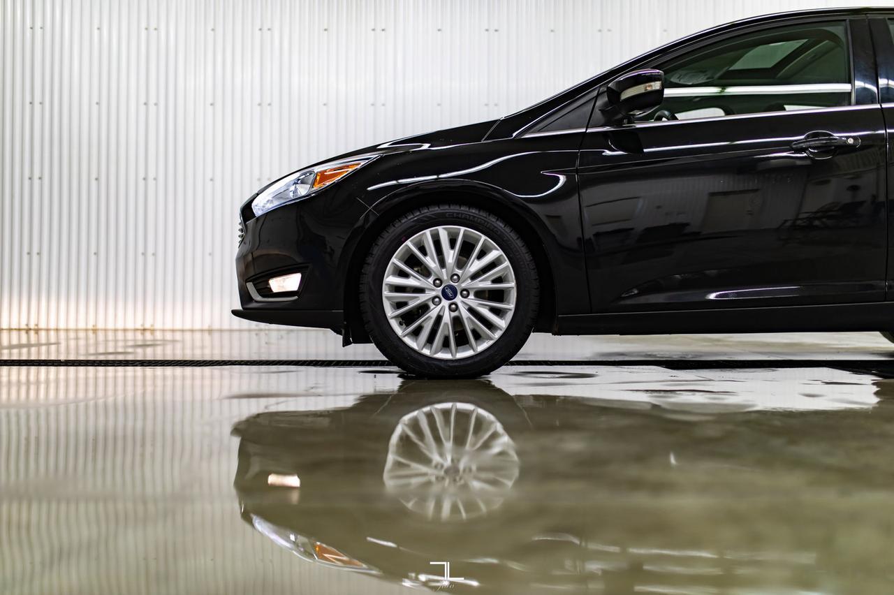 2018 Ford Focus Titanium Hatchback Leather Roof BCam Red Deer AB