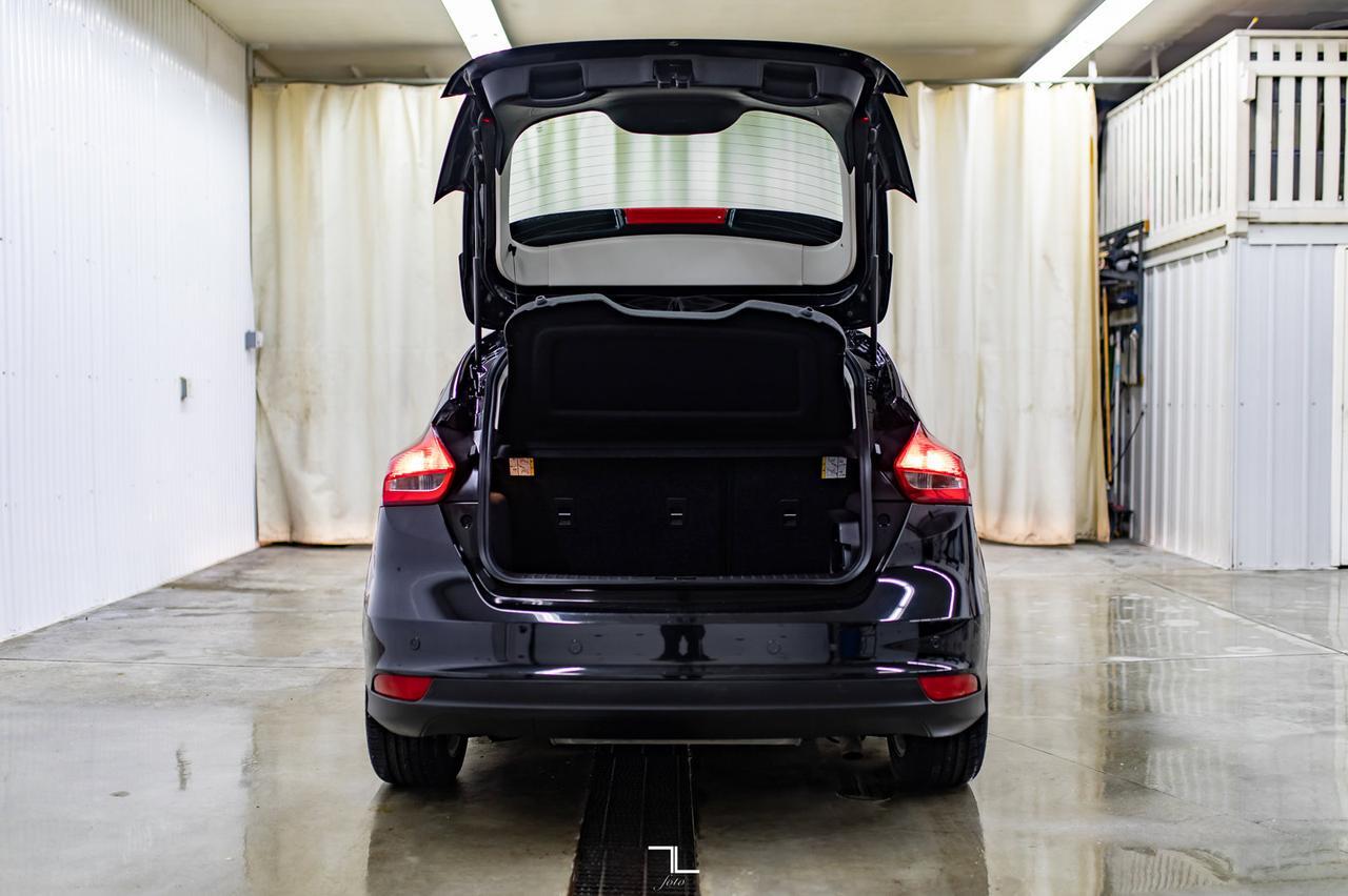 2018 Ford Focus Titanium Hatchback Leather Roof BCam Red Deer AB