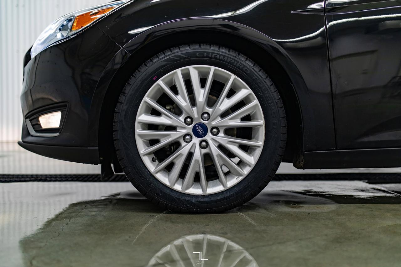 2018 Ford Focus Titanium Hatchback Leather Roof BCam Red Deer AB