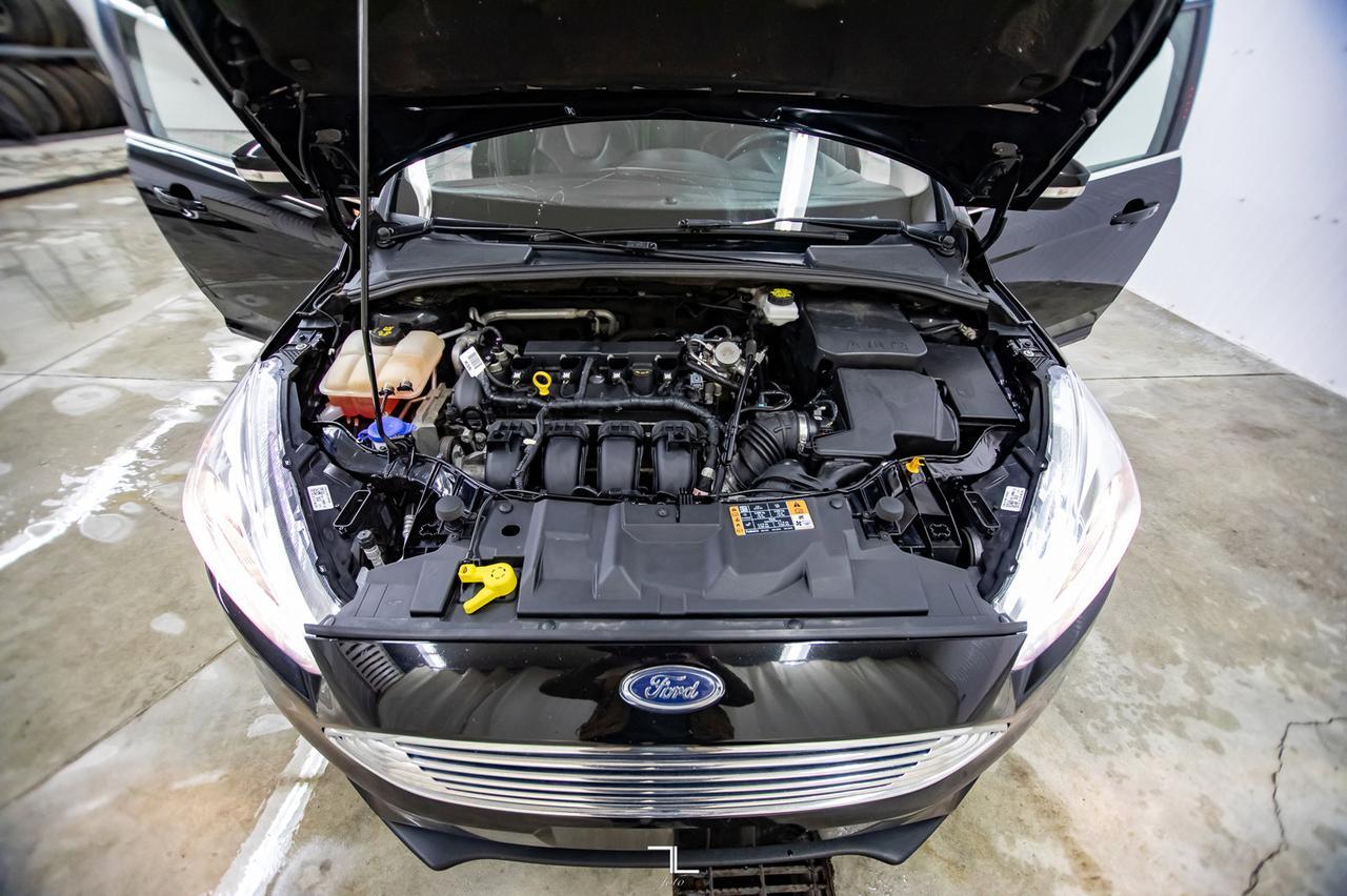 2018 Ford Focus Titanium Hatchback Leather Roof BCam Red Deer AB