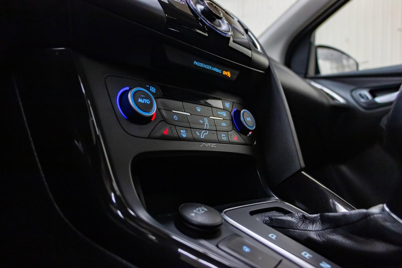 2018 Ford Focus Titanium Hatchback Leather Roof BCam Red Deer AB