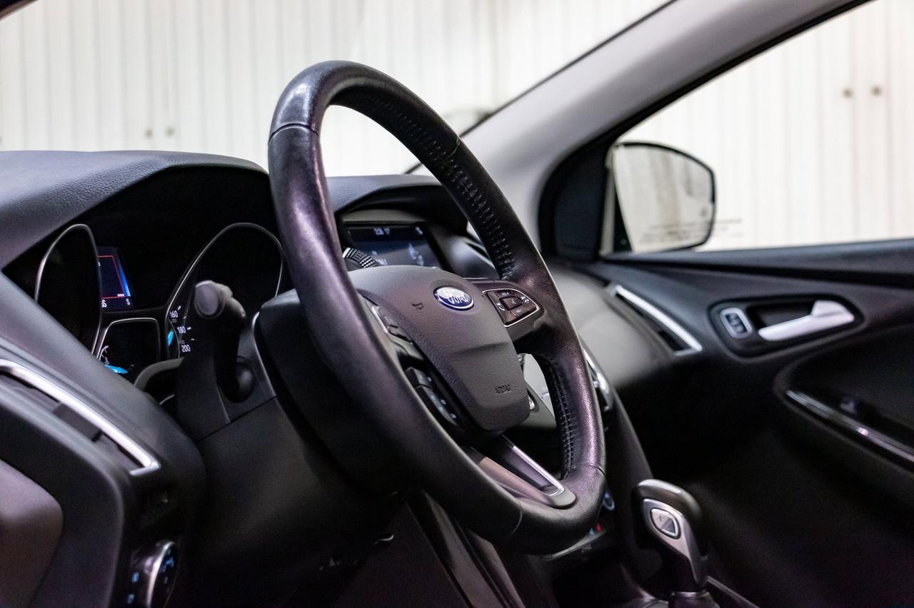 2018 Ford Focus Titanium Hatchback Leather Roof BCam Red Deer AB