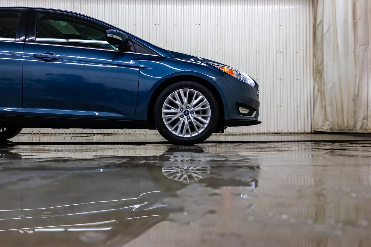 2018 Ford Focus Titanium Hatchback Leather Roof BCam Red Deer AB