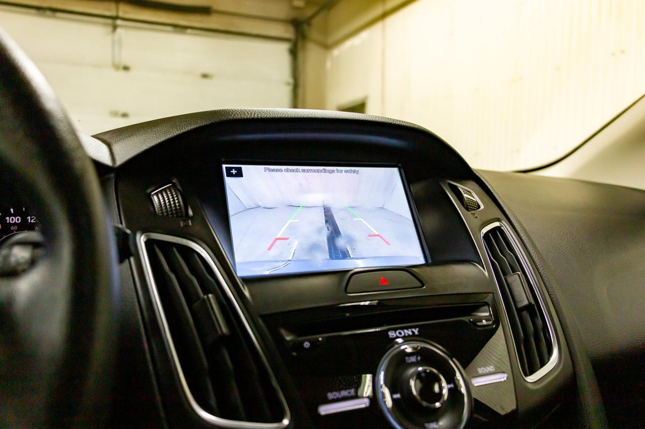 2018 Ford Focus Titanium Hatchback Leather Roof BCam Red Deer AB