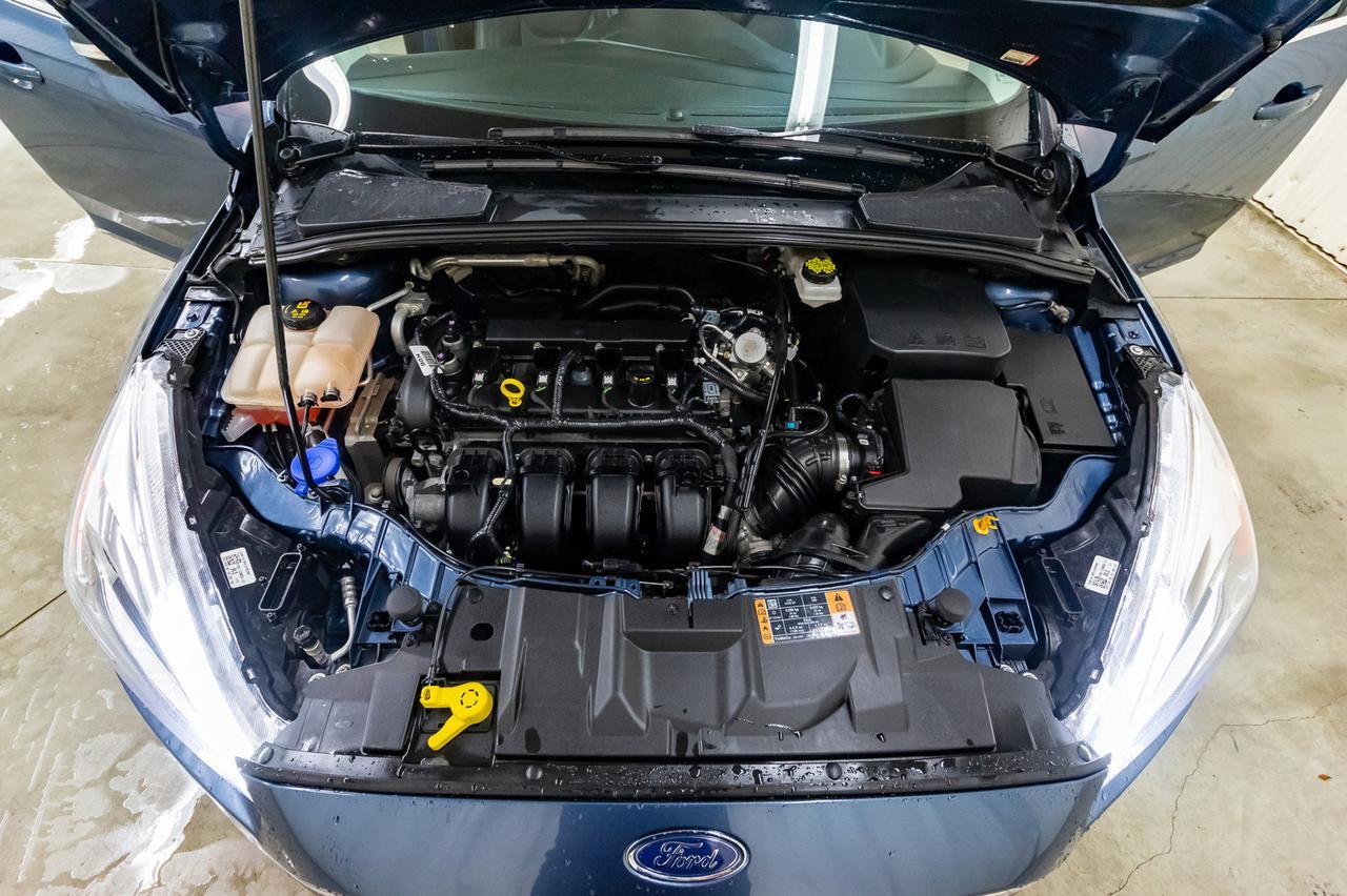 2018 Ford Focus Titanium Hatchback Leather Roof BCam Red Deer AB