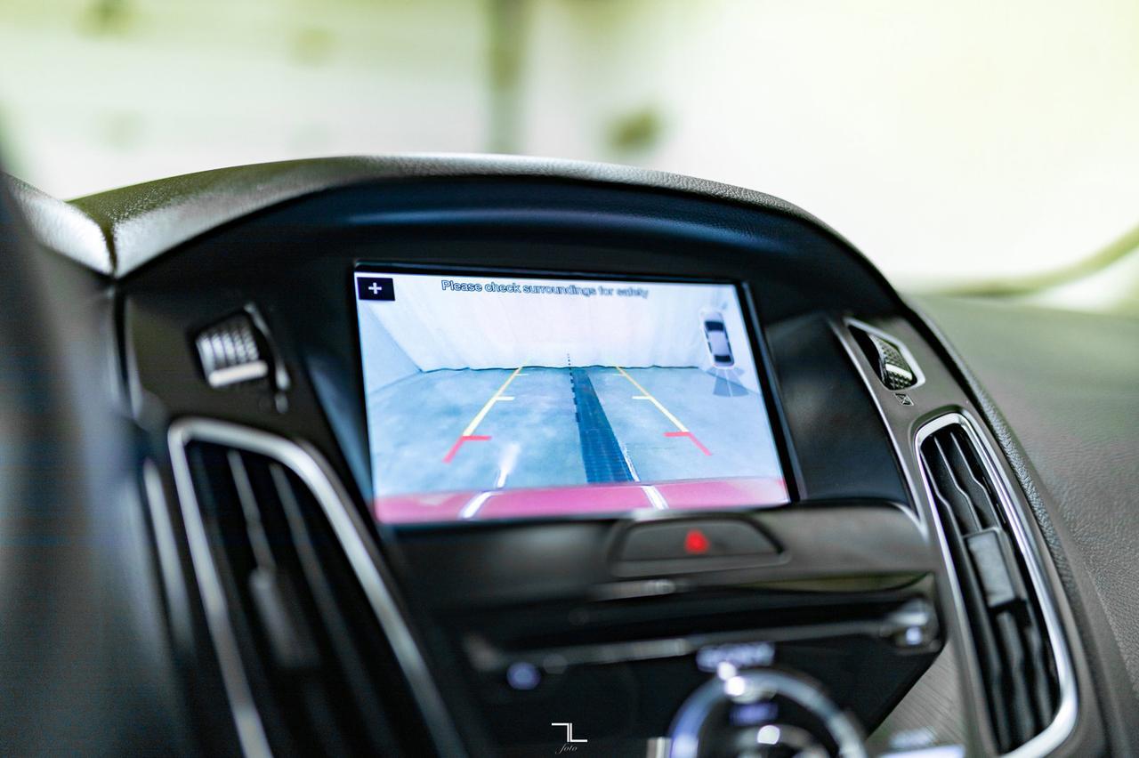 2018 Ford Focus Titanium Hatchback Leather Roof Nav Red Deer AB