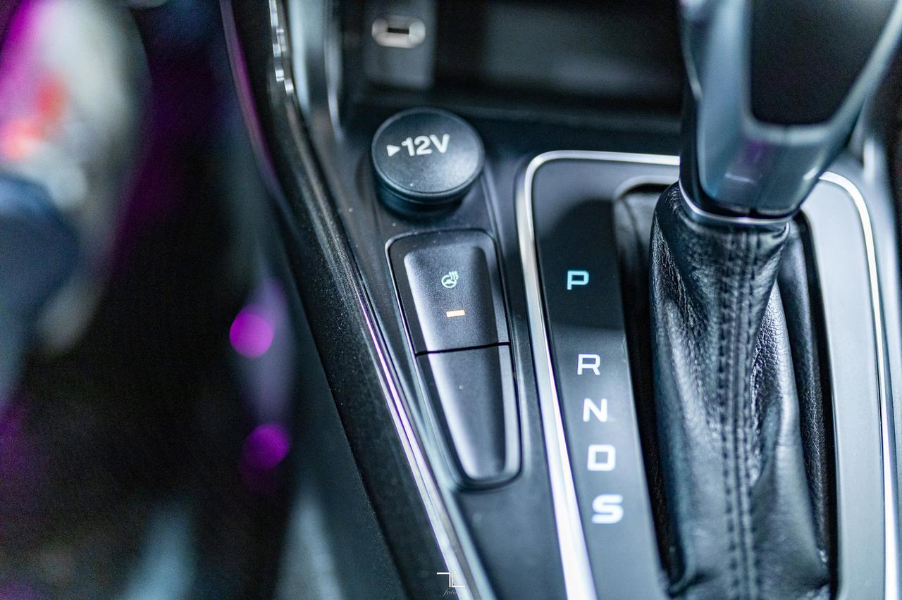 2018 Ford Focus Titanium Hatchback Leather Roof Nav Red Deer AB