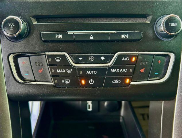 2018 Ford Fusion SE photo 12
