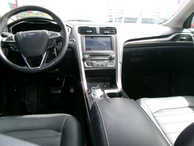 2018 Ford Fusion SE - Photo 19