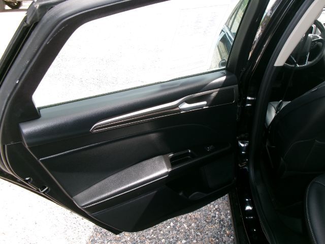 2018 Ford Fusion SE - Photo 17