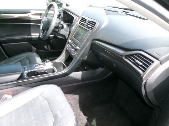 2018 Ford Fusion SE - Photo 22