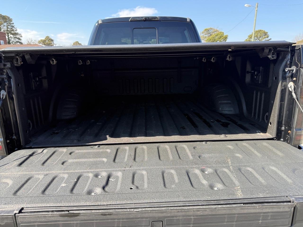 2018 Ford Super Duty F-250 SRW LARIAT, HEATED/VENTILATED SEATS, HEATED REAR SEATS, HEATED STEERING WHEEL, TOW HOOKS, TOW PACKAGE, POWER RUNNING BOARDS, POWER REAR SLIDING WINDOW, BACKUP CAMERA, POWER/HEATED MIRRORS, MOONROOF, CLEAN CARFAX, ONLY 1 OWNER! Norfolk VA