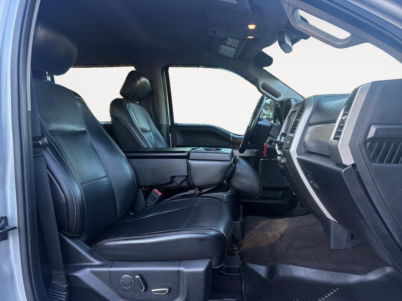2018 Ford Super Duty F-250 SRW LARIAT, POWER STROKE TURBO DIESEL, TOW PACKAGE, RUNNING BOARDS, REAR POWEER SLIDING WINDOW, HEATED & VENTILATED SEATS, BACKUP CAMERA WITH PARKING SENSORS, CLEAN CARFAX, DRIVE WITH POWER! Virginia Beach VA