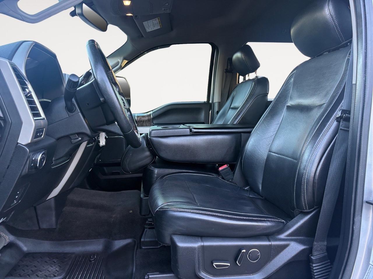 2018 Ford Super Duty F-250 SRW LARIAT, POWER STROKE TURBO DIESEL, TOW PACKAGE, RUNNING BOARDS, REAR POWER SLIDING WINDOW, HEATED & VENTILATED SEATS, BACKUP CAMERA WITH PARKING SENSORS, CLEAN CARFAX, DRIVE WITH POWER!