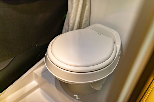 2018 Ford T-350 Okanagan Tribute Class B 22&quot; Diesel Leather Nav BCam Red Deer AB